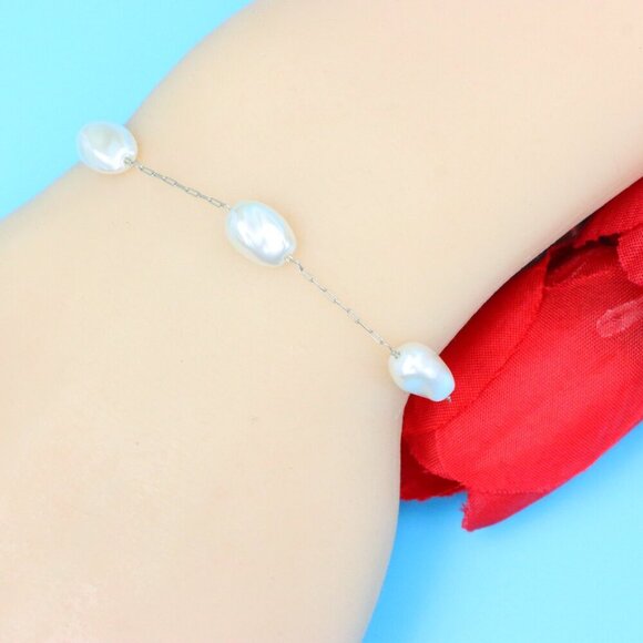 Chic & Stylish Bracelet – A Thoughtful Gift for Women and Girls, DYC1215 - Picture 1 of 6